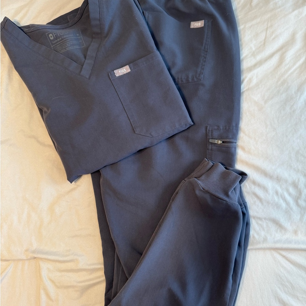 Figs Dark Grey Women's Scrub Set